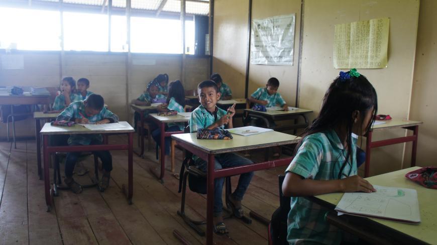 In de klas op de basisschool in Alalapadu, zuid-Suriname - © Zoë Deceuninck