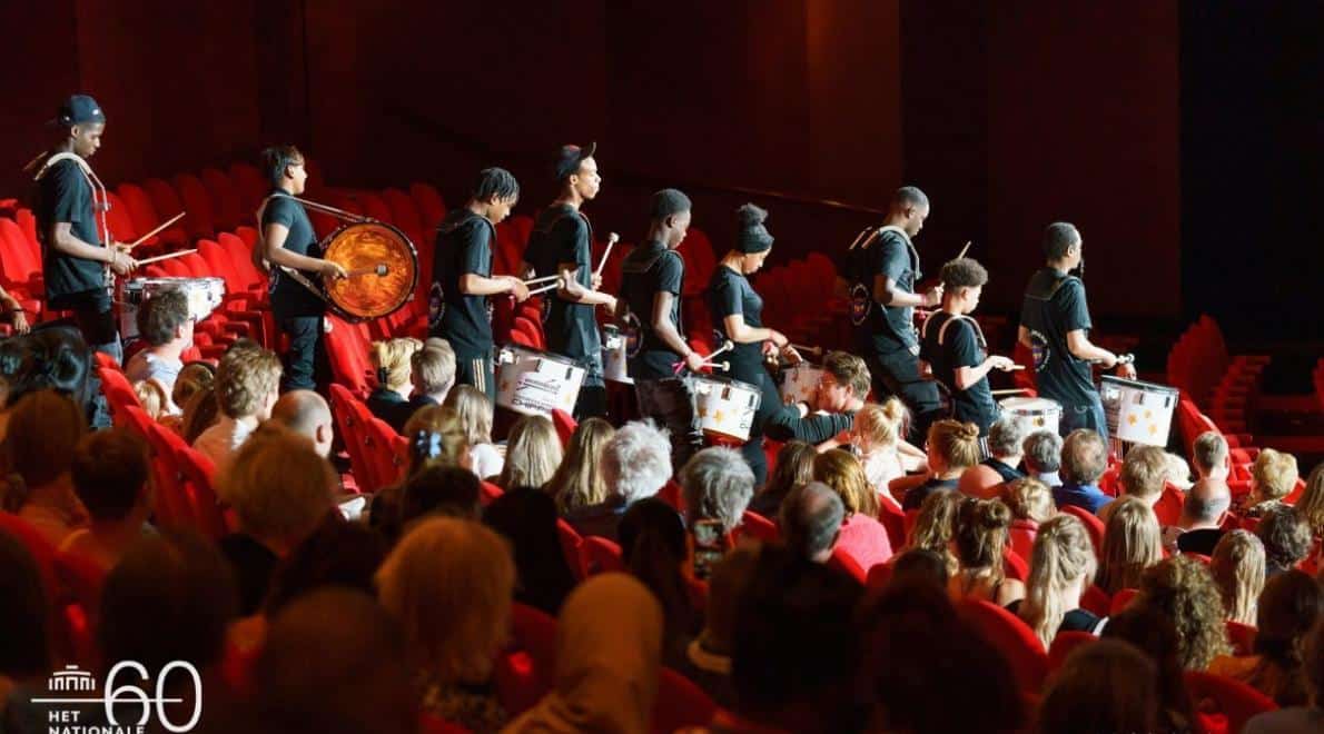 Leerlingen van praktijkcollege De Dreef openen met hun brassband het programma In The Future in de Stopera-foto Michel-Schnater