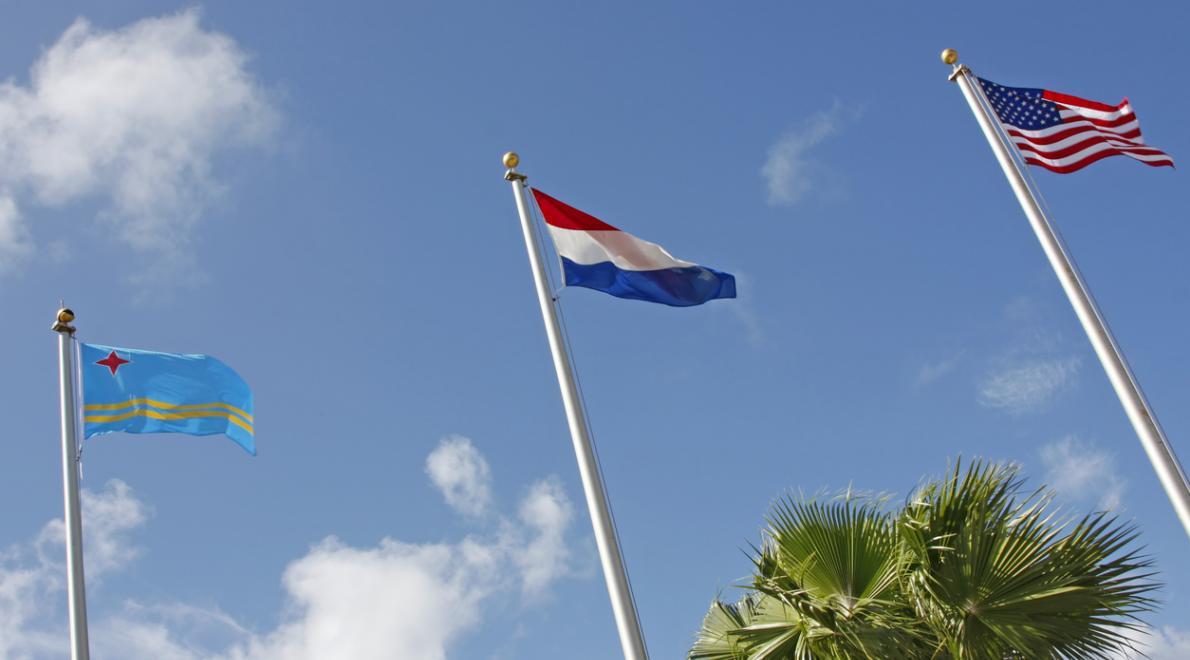 Vlaggen van Aruba, Nederland en Amerika