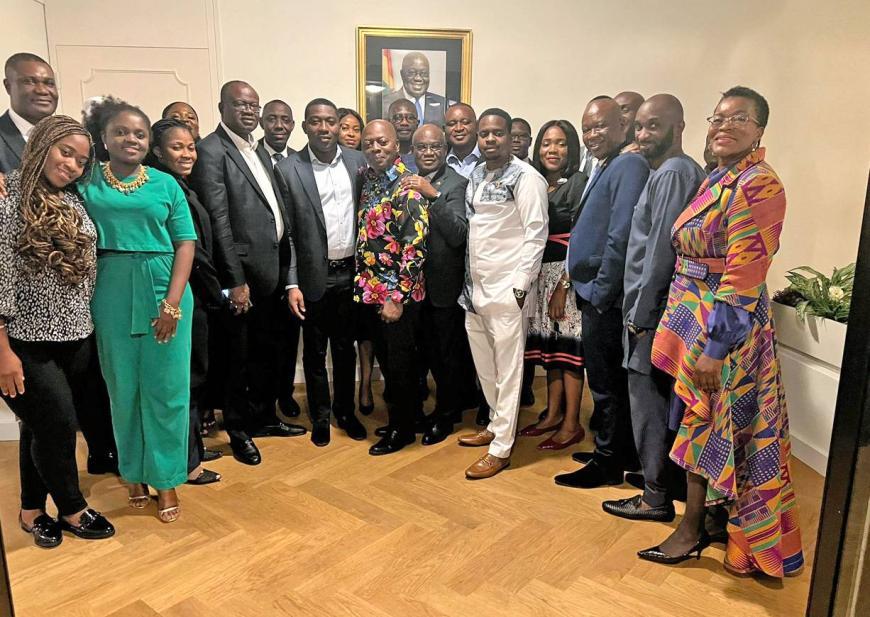 Ghanese diplomaten, Ministers en bestuursleden van de Afro-Euro Foundation tijdens de Netherlands-Ghana Business Fair 2022 bij Ghana House