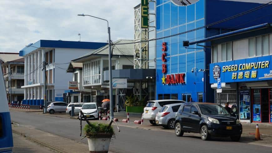 Hoofdkantoor van de Surichange Bank in Suriname. Foto: Zoë Deceuninck