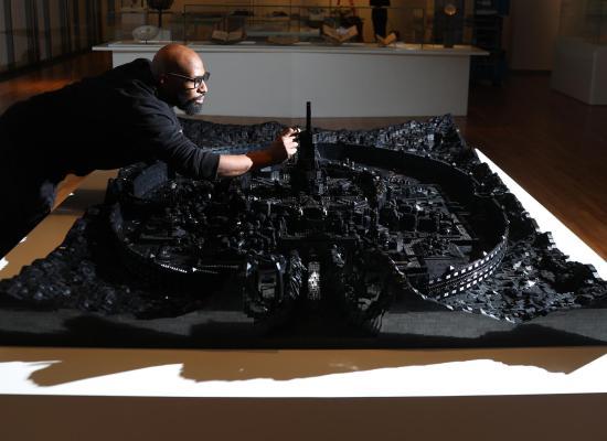 © Ekow Nimako - Kumbi Saleh 3020 CE (100.000 LEGO® stenen)