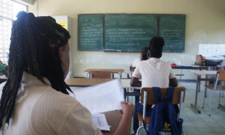 In de klas van het Surinaams Pedagogisch Instituut. Foto: © Zoë Deceuninck