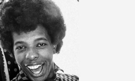 https://upload.wikimedia.org/wikipedia/commons/d/db/Sly_Stone_%281968_publicity_photo%29.jpg