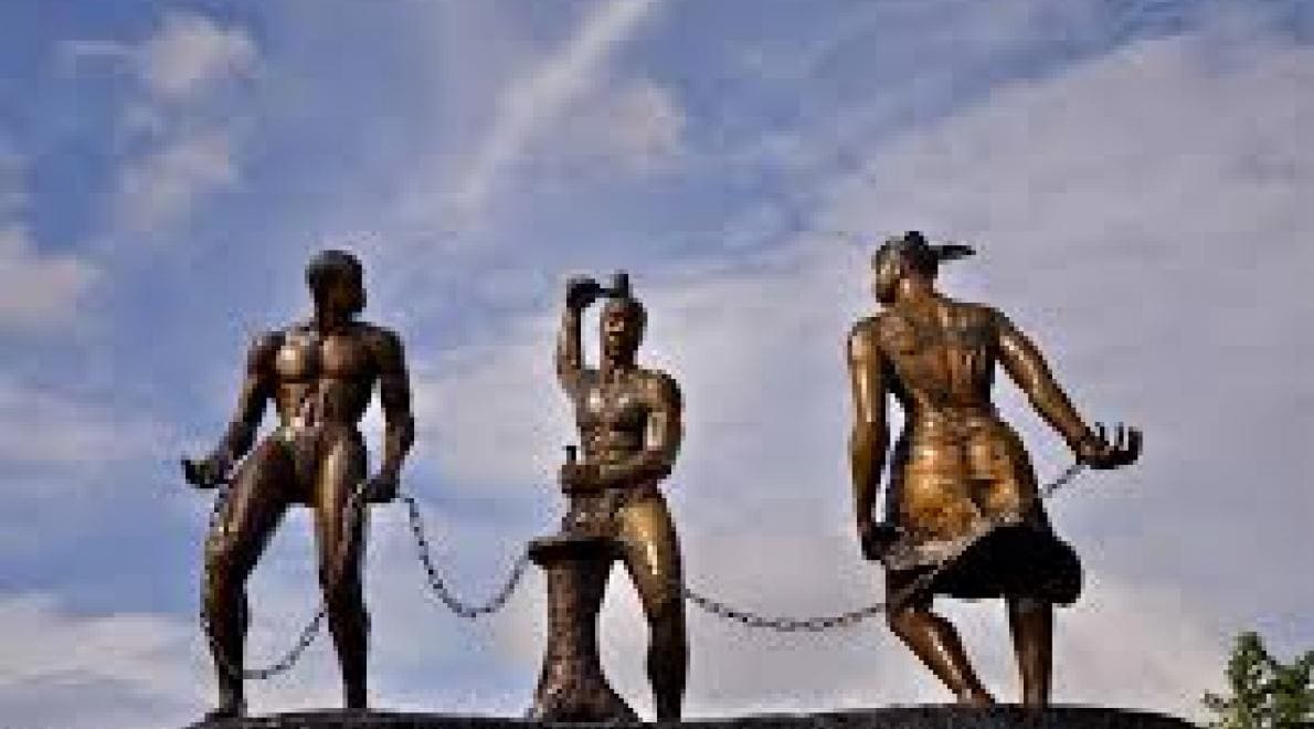 Stichting ProFor presenteert Tula Tafel en documentaire Sombra di Koló