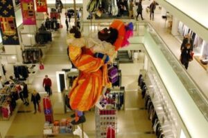 Zwarte Piet tegenstanders: Bijenkorf had kunnen inspireren