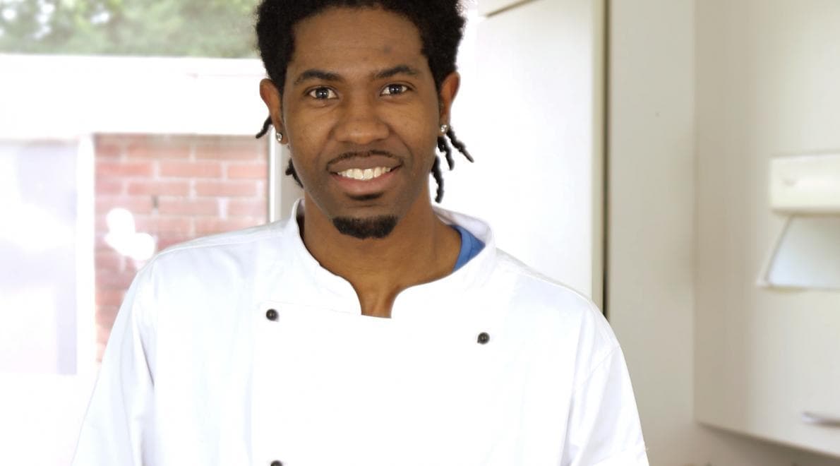 Jurino Ignacio licht de Creoolse keuken uit