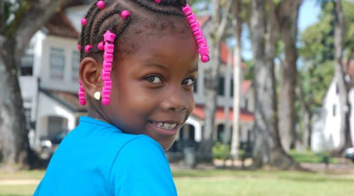 'Slecht Haar Ontworteld' maakt furore op Curaçao met Surinaamse Kapsels