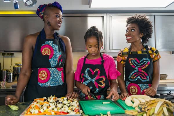 In Cooking Back To Our Roots interviewt Vivian Acquah bekende Nederlanders, waaronder Minchenu Maduro