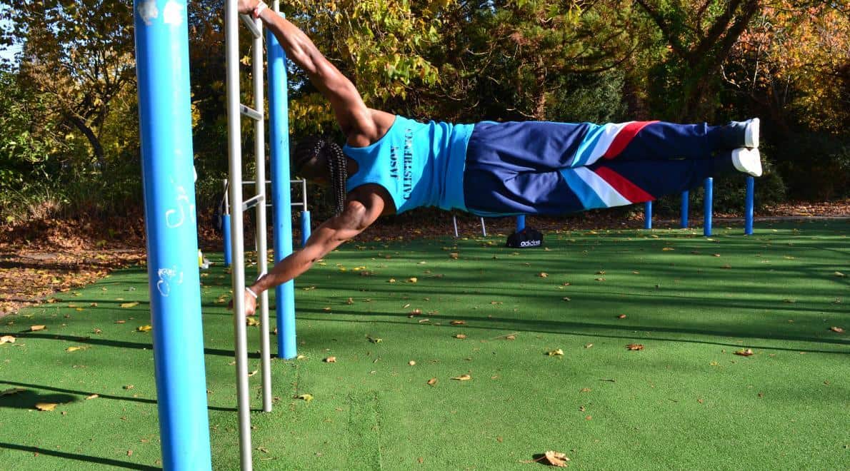 Jason tilt Calisthenics moeiteloos naar een hoger niveau