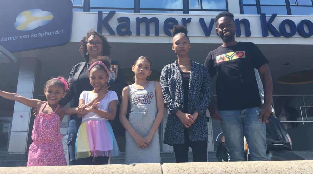 JONG GELEERD | Kinderen richten eigen bedrijf op: Sister Squad