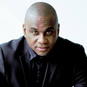 Verbind economische consequenties aan racisme