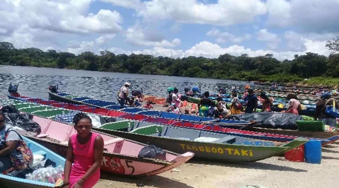 Onderwijshelden in het binnenland van Suriname