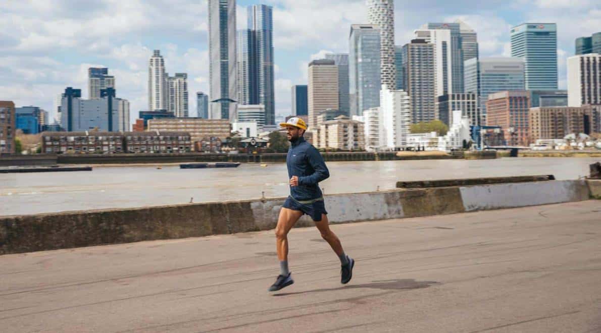 Atleet Martin Johnson herdenkt Britse geschiedenis van mensen van Kleur in 294km lange tocht