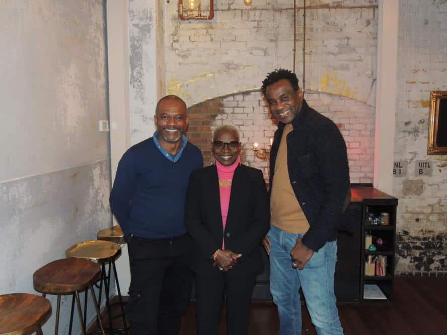 Angélique Kidjo met Robin Austen en Marvin Hokstam van AFRO Magazine