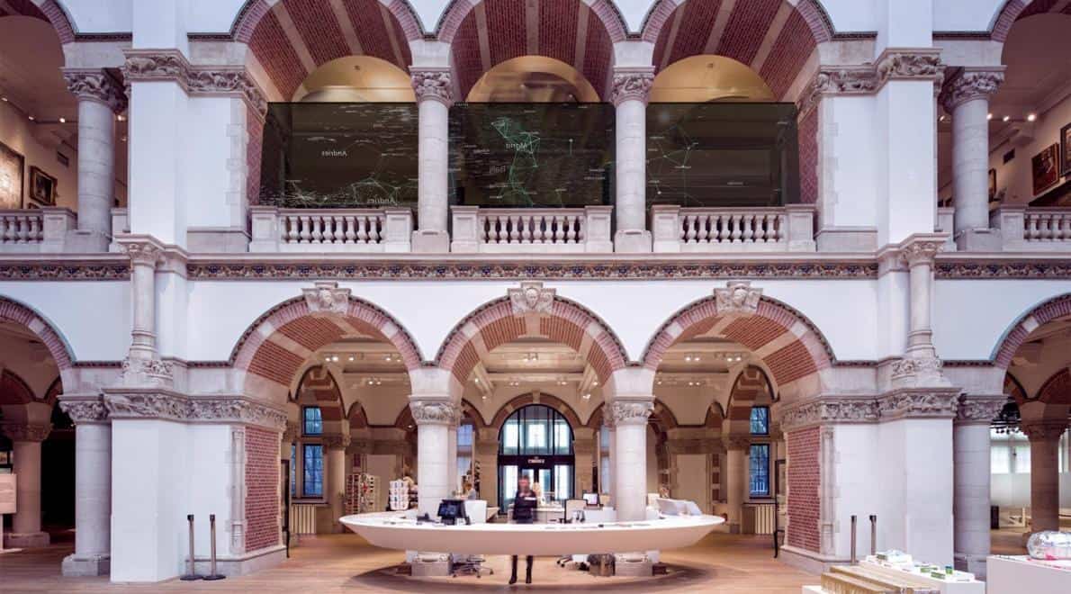 Interactief namenmonument slaaf gemaakten in Tropenmuseum maakt slavernijgeschiedenis invoelbaar