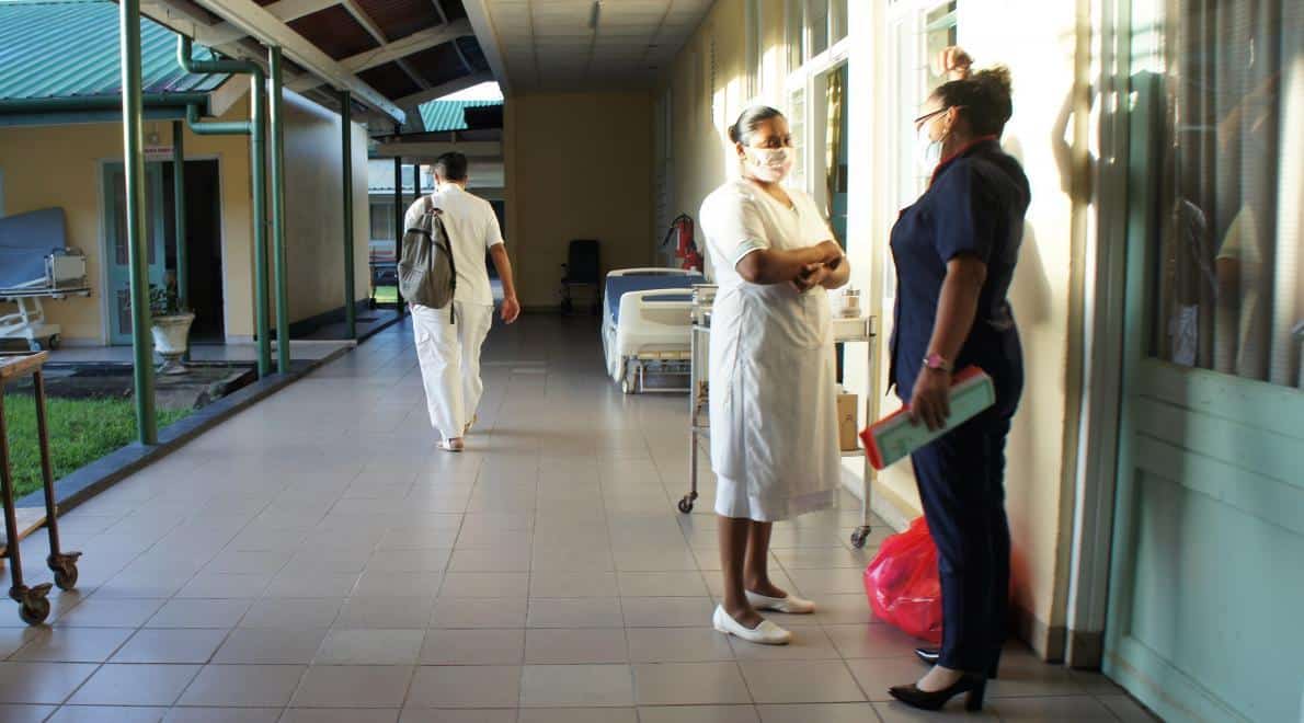 Nederlandse wervingscampagnes in de gezondheidszorg hebben succes in Suriname