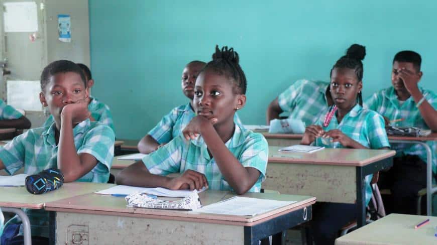 Leerlingen in de klas van de Openbare School Latour II. - © Zoë Deceuninck