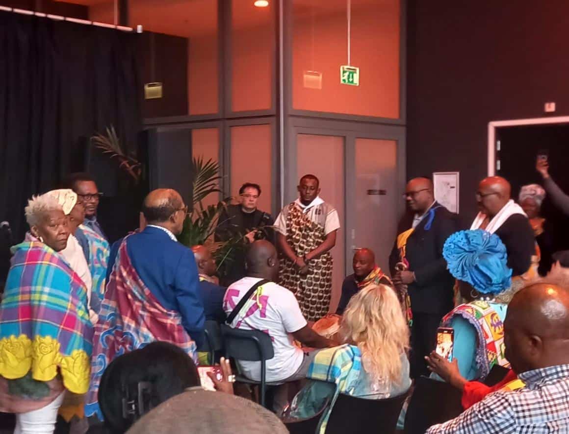 Links naar rechts. Basiya Cecilia Eeswijk, Ede Kabiten Antonius  Poeketie, Kabiten Kensley Vrede, Bryan Oudhoff, Prince Leopold Messan, Kabiten John Jackson