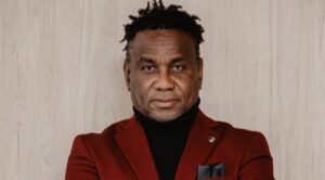 Mannen, we moeten wat met die dodelijke onderontwikkeling van onze balgenoten