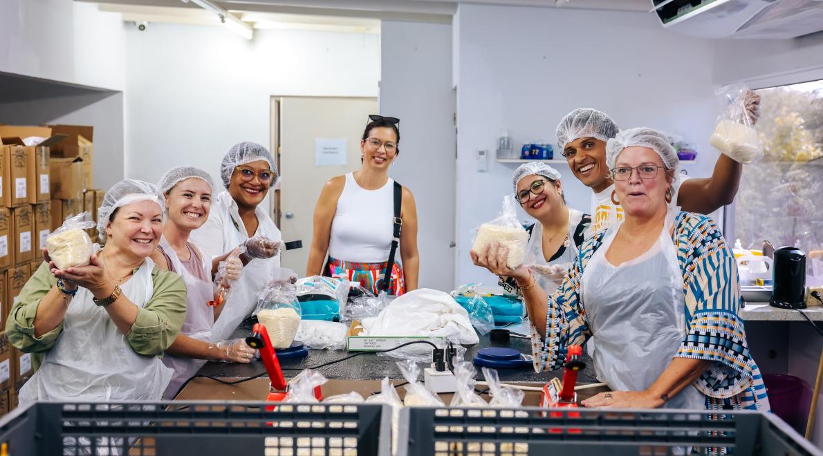Oranje Fonds en Kinderpostzegels selecteren 14 Caribische organisaties om samen families te versterken