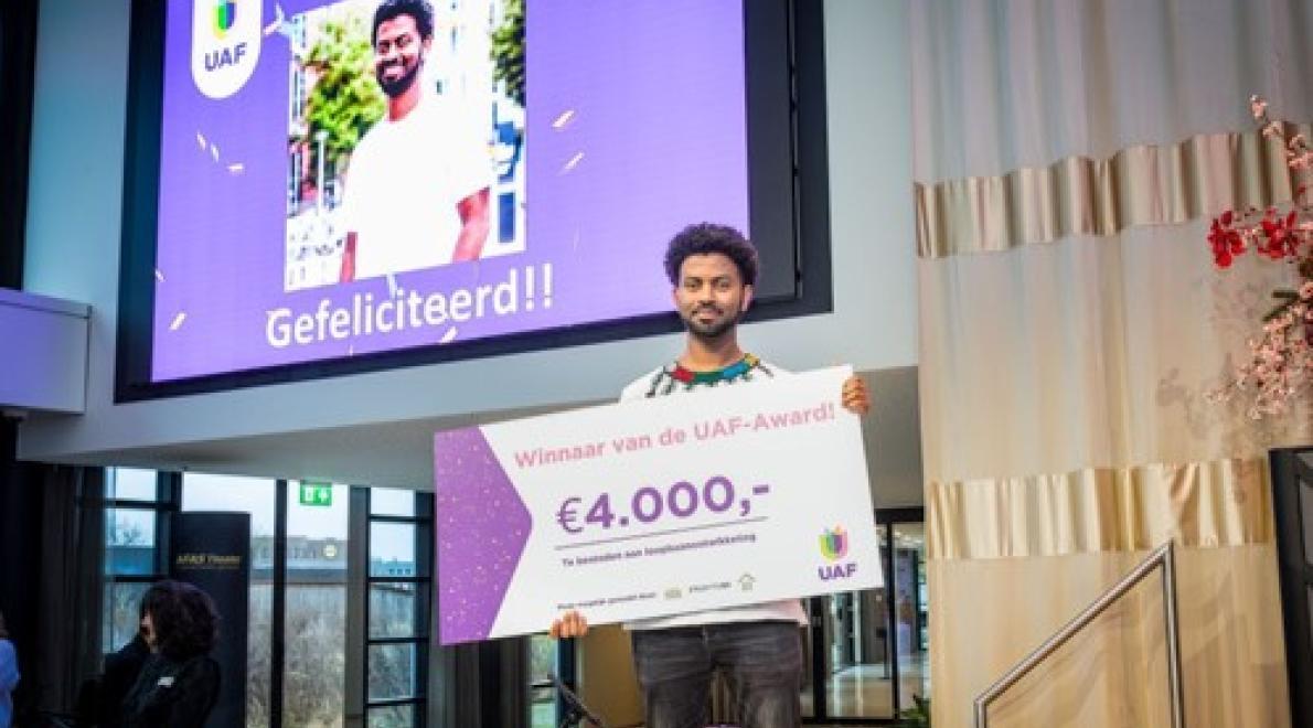 Tadele Alemu wint UAF-Award 2024 voor vluchteling-studenten