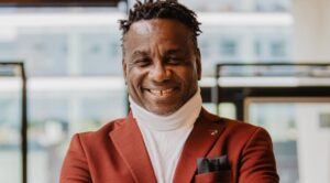 De ontdekkingstocht van de Afrocentrische schrijver en journalist Marvin Hokstam