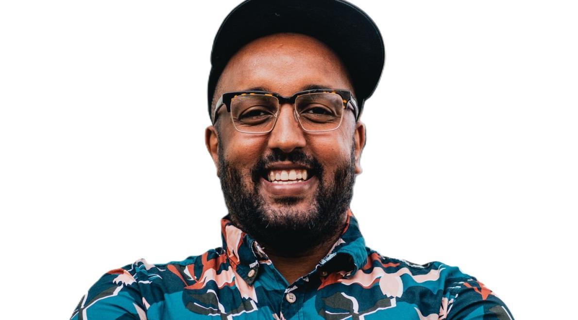 Mo Hersi en de kracht van verhalen: ‘Begin gewoon, wacht niet’