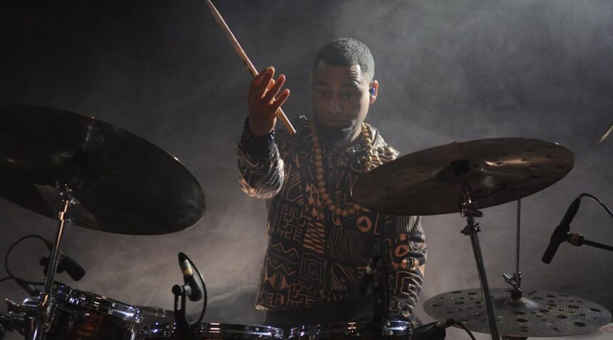 Het Uur van de Wolf: Yoràn Vroom – Master of Drums